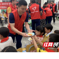 情暖六一，关爱儿童：凤凰消防联合县团委为留守儿童庆“六一”