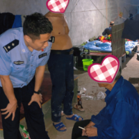 老人迷路“蜗居”工棚 泸溪民警暖心救助