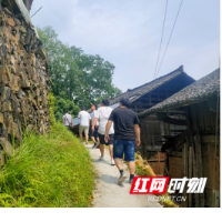 湘西州政协经济科技商务委员组到夯坨村开展“我为群众办实事”实践活动