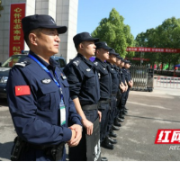 3000余名考生参加高考 龙山公安全力护航