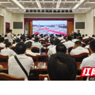 湘西州干部群众热议中国共产党成立100周年大会