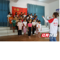 吉首大学“音舞之声”志愿服务团举行主题党日团日活动