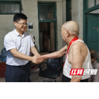 古丈县人民检察院走访慰问老党员、社区困难群众