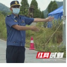高温下的坚守：坚守疫情防控检测服务点 守护人民财产安全