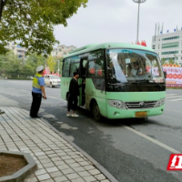 中秋节，湘西交警坚守岗位守护平安