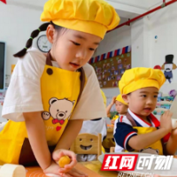 龙山县皇仓幼儿园：393名小孩欢天喜地过中秋