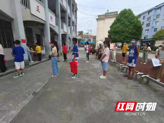 泸溪县3万多学生顺利返校入学