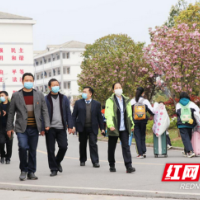 为学生坚守幕后——记龙山县皇仓中学副校长李先国