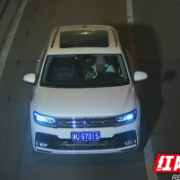 吉首交警：驾车接打手持电话 分心驾驶危害大