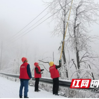 国网永顺县供电公司：破冰逆行战冰雪，全力以赴保供电