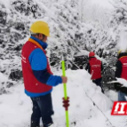 泸溪：雪冰来袭，供电员工踏冰卧雪保万家灯火