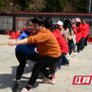 永顺县市场监督管理局在乡村庆“三八”妇女节获点赞