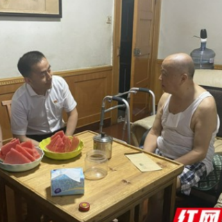 湘西州住建局（州人防办）走访慰问“光荣在党50年”老党员及困难党员