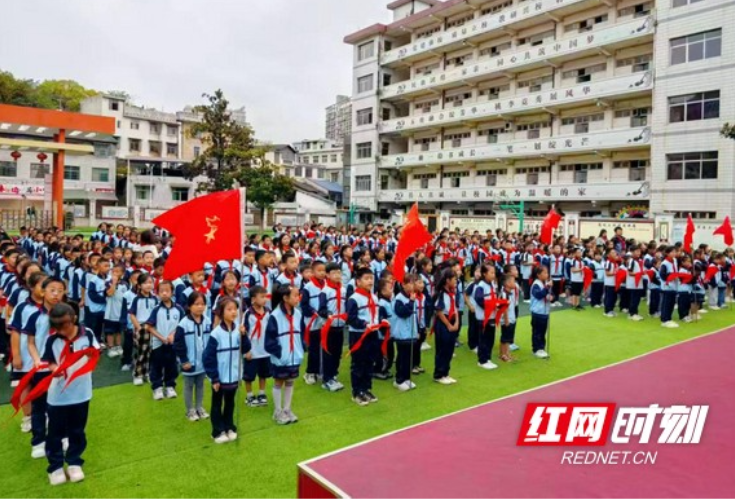 吉首第三小举行入队仪式