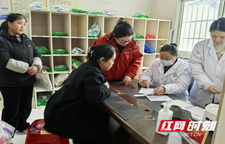 湘西州多部门联动开展“健康惠民”义诊活动优质医疗资源下沉苗乡守护群众健康