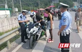 吉首交警：赶集日“亮剑” 精准整治农村道路交通违法行为