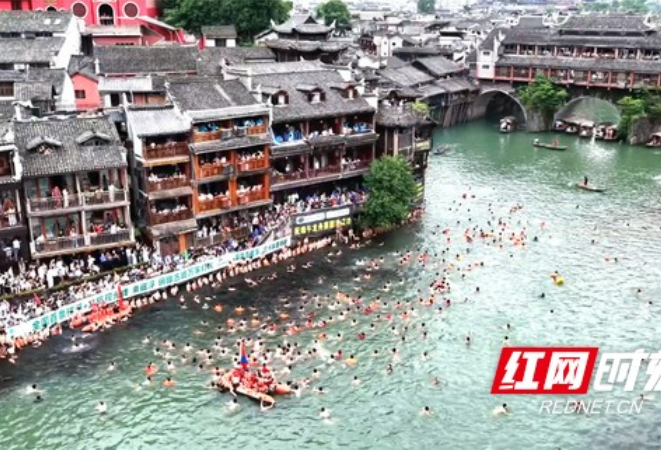 凤凰县：文旅市场持续升温 半年接待游客超千万人次