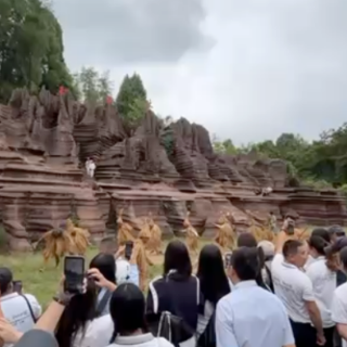 红视频｜跳摆手舞、捉稻花鱼……湖南省首届村播大赛各市州代表队参加庆丰收体验活动