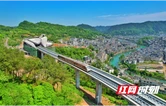 国庆、中秋假期长沙至凤凰古城增开4趟市郊列车
