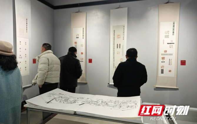 人气旺！湘西州史上首届篆刻作品展开幕