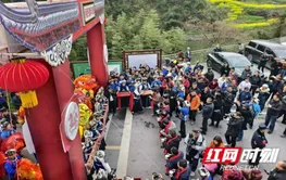 元宵遇调年 湘西这个苗寨双节同庆闹翻天