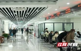 清风头条丨湘西泸溪：打破“多窗口”限制，政务服务“零距离”