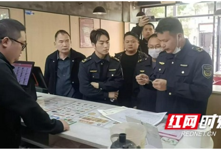 跨域携手严监管 同心守护食安心 保靖县清水坪镇联合龙山县里耶镇联合开展食品安全专项检查