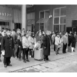 湘西吉首火车站全体员工和乘客集体默哀