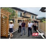 湘西州委政研室全体党员到扶贫村开展主题党日活动