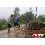 脱贫攻坚不停步 灾后重建送温暖