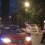保靖：交警冒雨夜查 四人酒驾落网