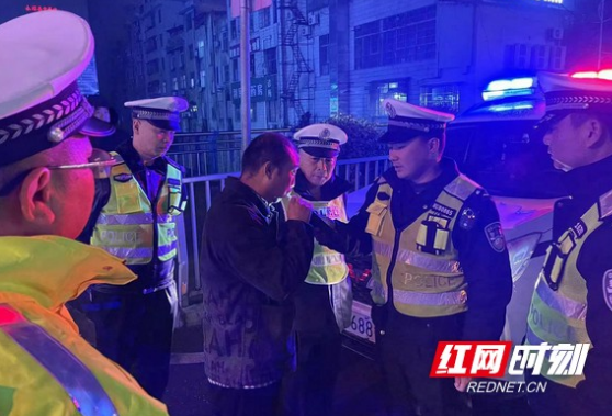 湘西交警全力以赴  为群众元旦假期平安出行护航