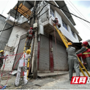 泸溪：治理凌乱电线 告别空中“蜘蛛网” 