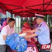 湘西交警积极参与“安全生产月”宣传咨询活动