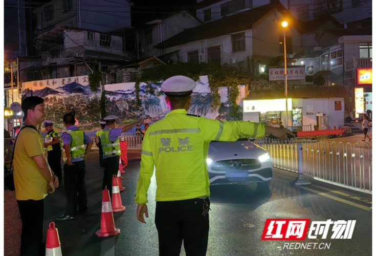 湘西交警深入开展夏季交通安全整治行动