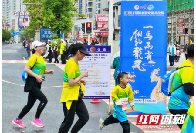 湘西联通圆满完成2024湘鄂龙凤马拉松赛通信保障