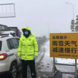 今冬“暴雪”来了 常德公安交警全力保畅安