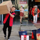 党旗下的誓言丨龙兵：最美逆行者 帮助别人快乐自己