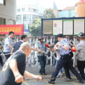 常德：“反恐防暴”演练进校园 筑牢防线保平安