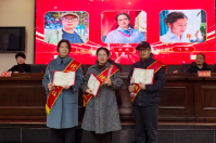 一束鲜花寄敬意 一份表彰励前行——常德市七中表彰先进、送别退休教师