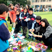 鼎城区花船庙小学:义卖汇聚温情 美德点亮校园