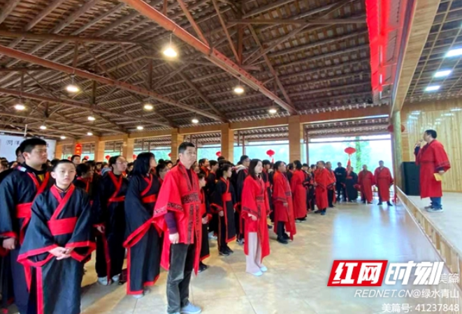 立足本土红色资源打造特色研学旅行  常德市十三中开展红色之旅