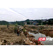 石门子良镇铜锁岗村：打好“四张牌”助力民生项目建设