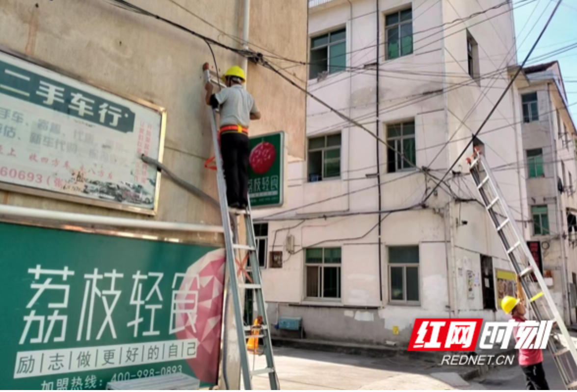 我为群众办实事｜南坪街道：整治“飞线”乱象，让城市“无线”美