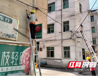 我为群众办实事｜南坪街道：整治“飞线”乱象，让城市“无线”美