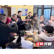 新春走基层丨湖南汉寿党员干部与群众同吃年夜饭
