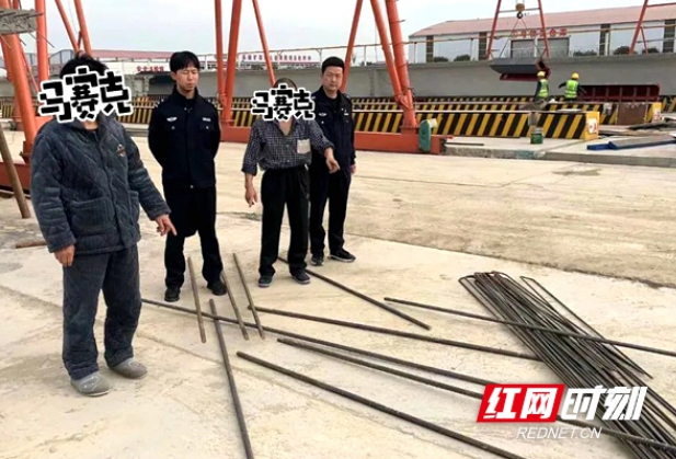 盗窃钢材当“废铁”卖！两男子被抓现行，废品站老板被刑拘