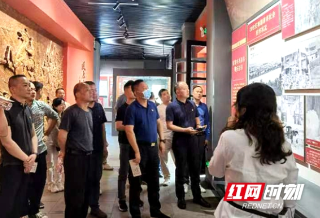 常德市住建局机关第二党支部、招标办党支部联合开展主题党日活动