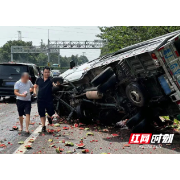 暖心！民警出差途中紧急救助车祸受伤群众