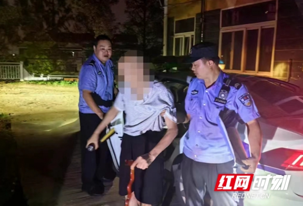 八旬老人迷路街头 常德民警暖心守护回家路